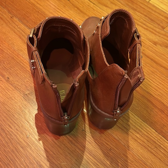 Shoe - Picture 2 of 4